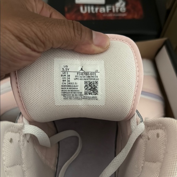 Air Jordan 1 MID (GS) Pink Wash / Violet Frost-White - Picture 5 of 5